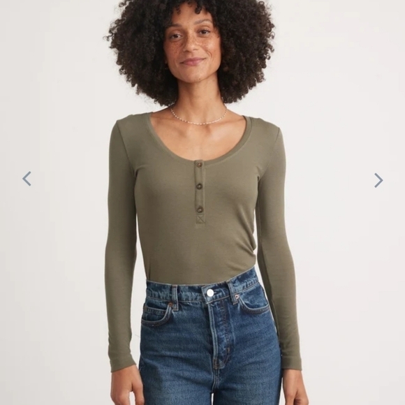 Marine layer Lexi Rib Henley in Olive - Picture 2 of 6